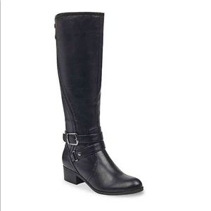 Unisa riding boots.
